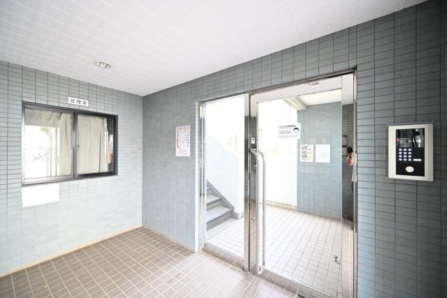 19/30 エントランス