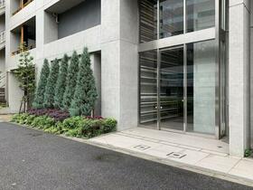 16/16 エントランス