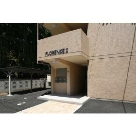 21/30 エントランス