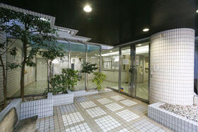 16/16 エントランス