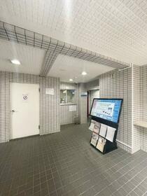 16/16 エントランス