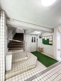 16/16 エントランス