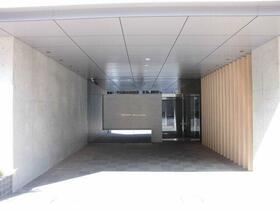 16/16 エントランス