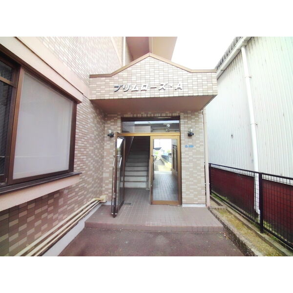 18/27 エントランス