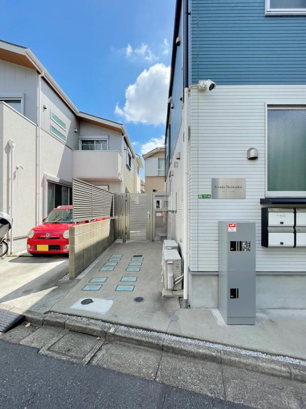 13/19 エントランス