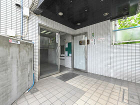 16/16 エントランス