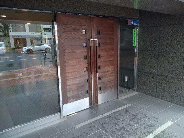 22/22 エントランス