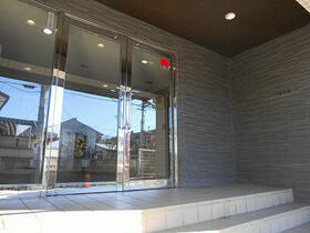 16/16 エントランス