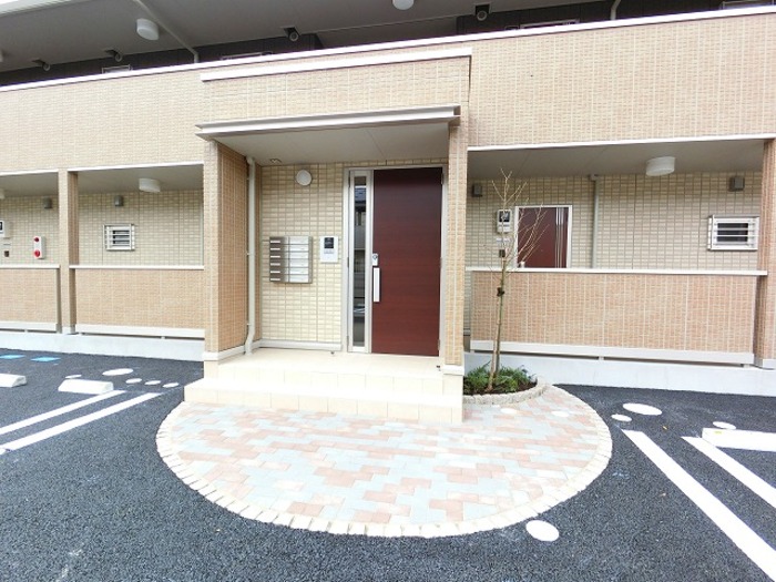 19/27 エントランス