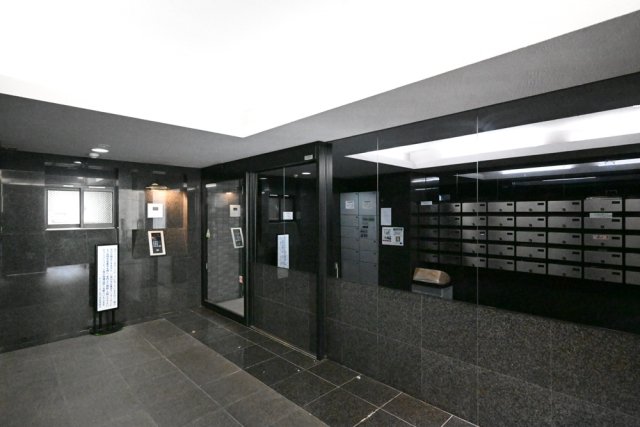 23/30 エントランス