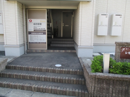 21/25 エントランス