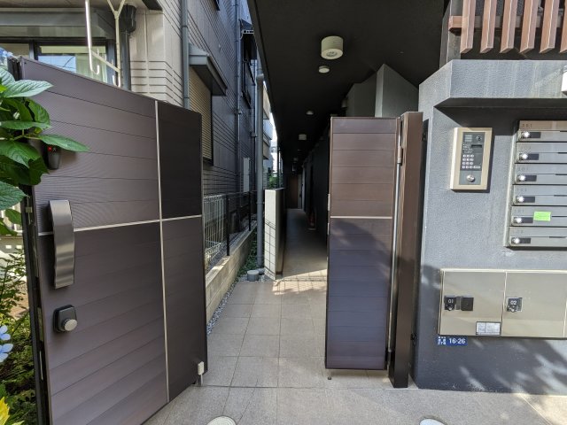 19/23 エントランス