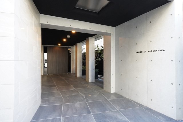 23/25 エントランス