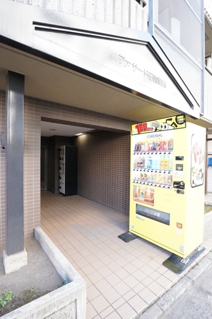 19/27 エントランス