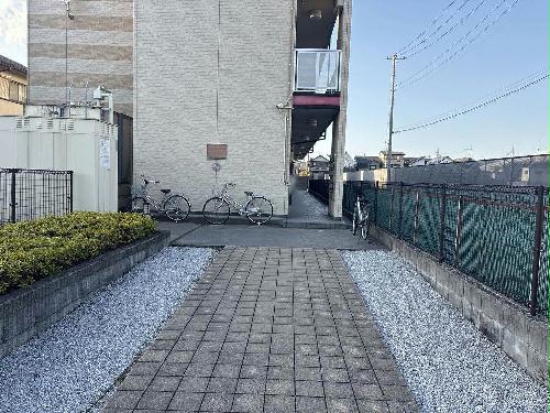 13/14 エントランス