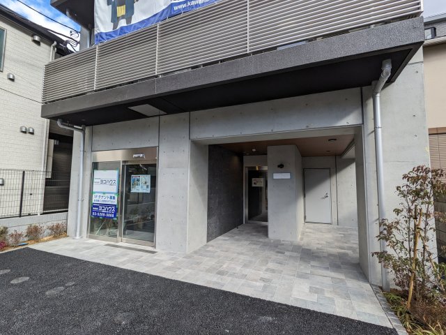 28/30 エントランス