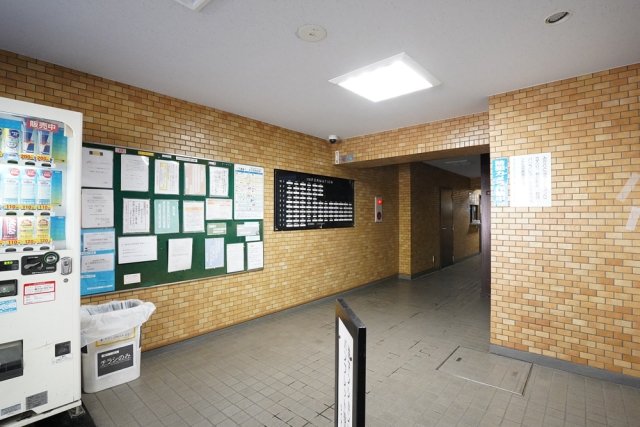 21/30 エントランス