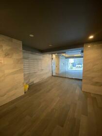 16/16 エントランス