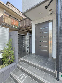 16/16 エントランス