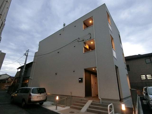 16/16 エントランス