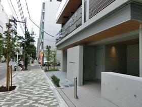 16/16 エントランス