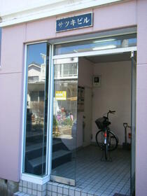 16/16 エントランス