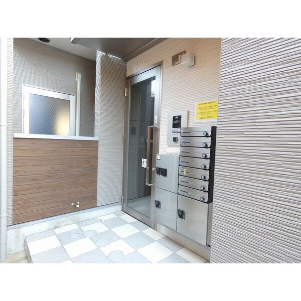 15/15 エントランス