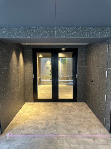 17/19 エントランス