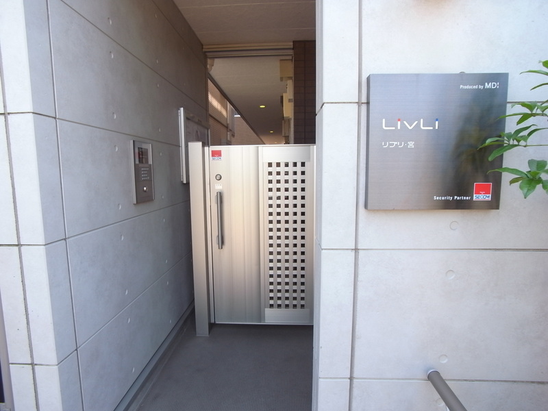 16/19 エントランス