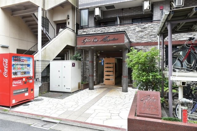 16/18 エントランス