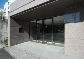 16/16 エントランス