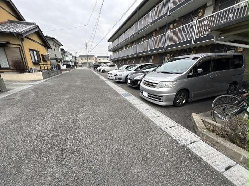 13/22 駐車場