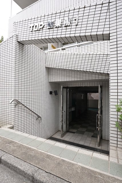 24/25 エントランス