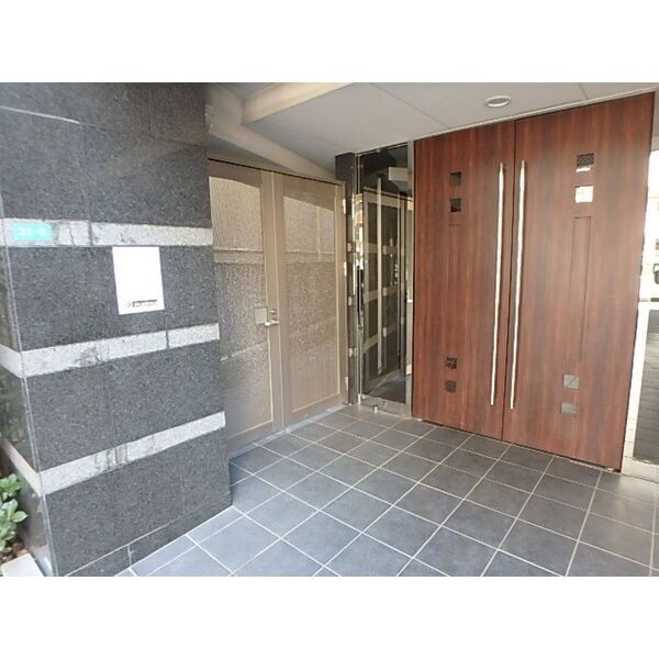 13/23 エントランス