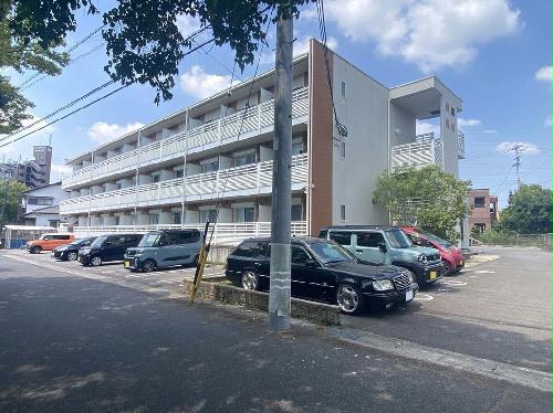 13/14 駐車場