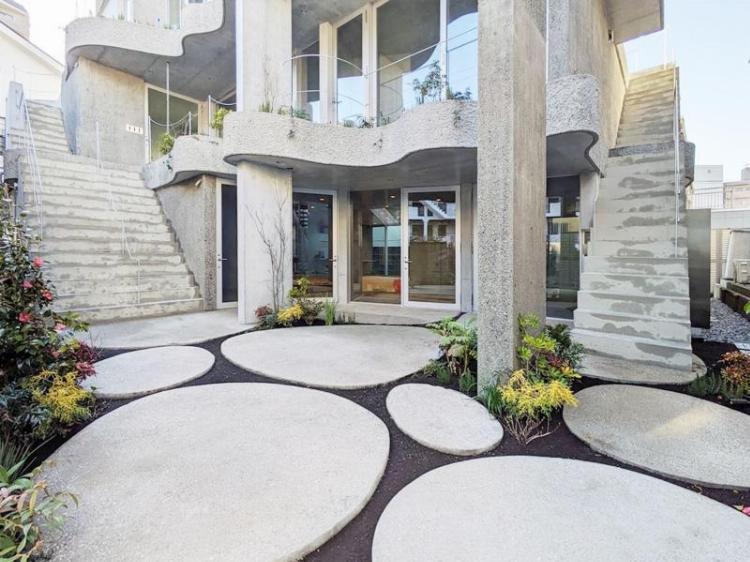 19/20 エントランス