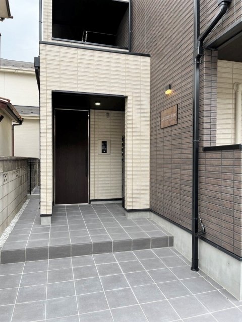 27/29 エントランス