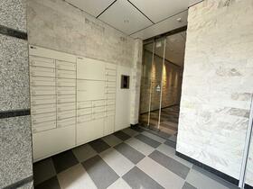 16/16 エントランス