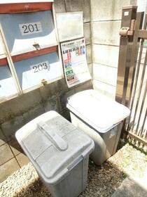 16/16 エントランス