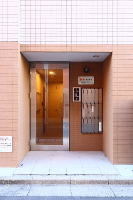 24/30 エントランス