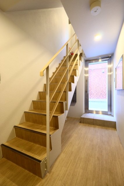 25/30 エントランス