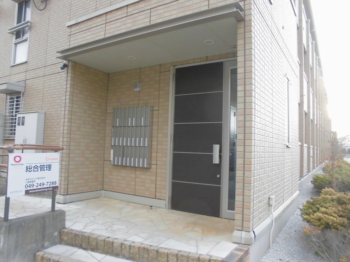 18/26 エントランス