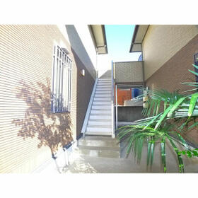 16/16 エントランス