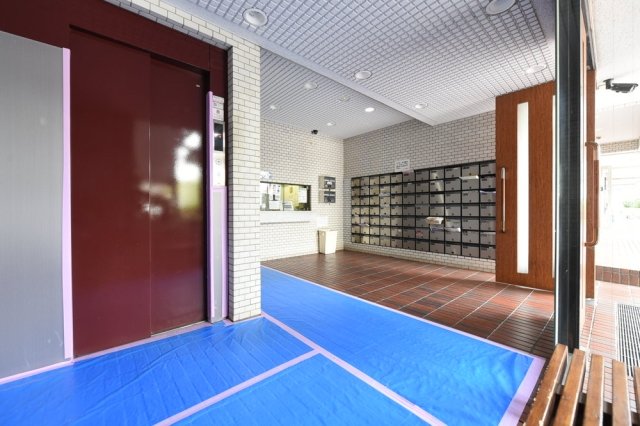 23/24 エントランス