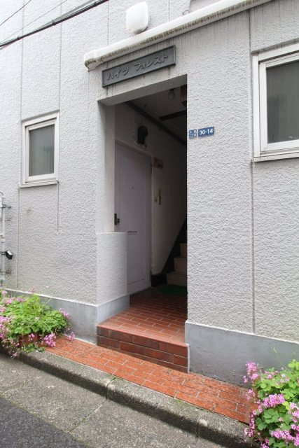 27/30 エントランス