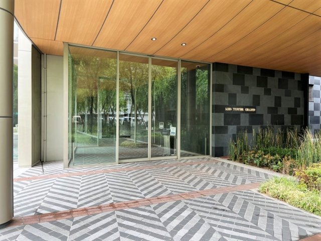 25/30 エントランス