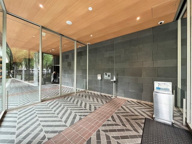 26/30 エントランス