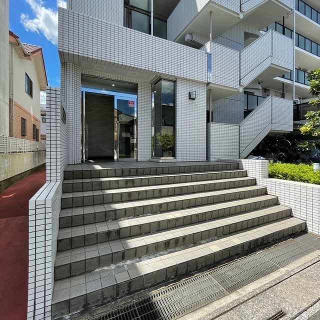 20/30 エントランス