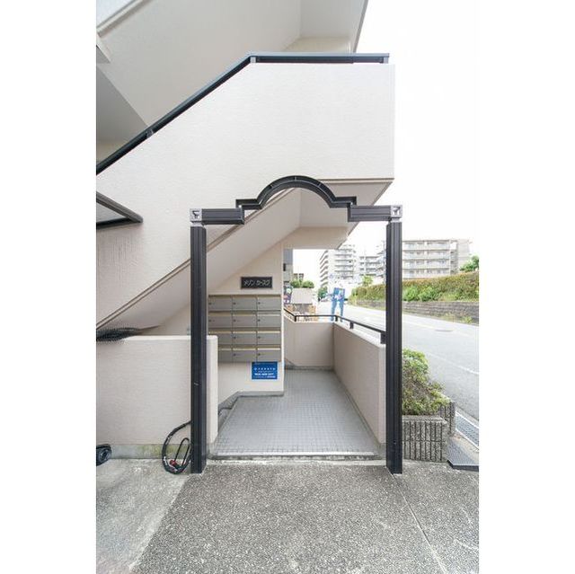 13/14 エントランス