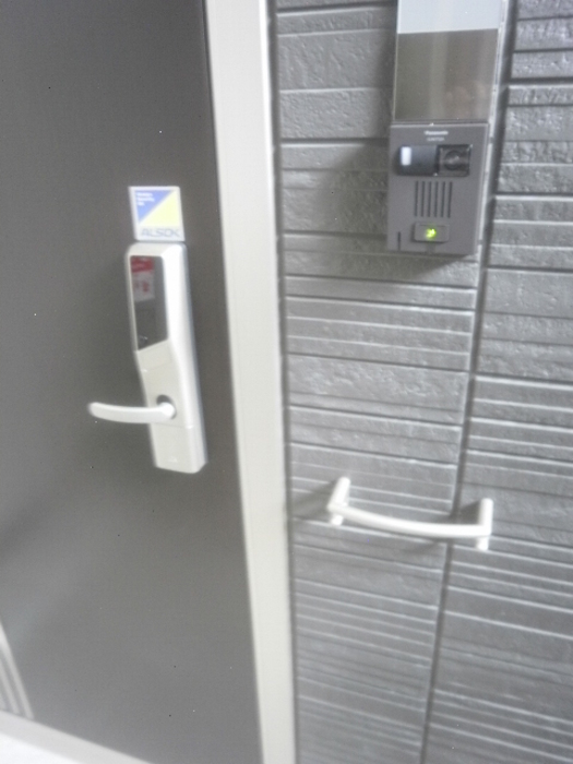 15/23 エントランス